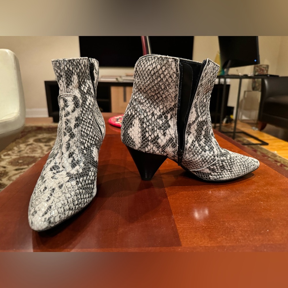 ❤️ NWT GABRIELLA Black&White leather ankle booties in Classic snakeskin Style - Picture 8 of 9